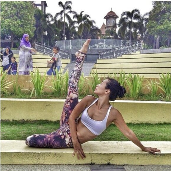 ALTAR EGO Spanish Dancer at the Moulin Rouge Legging - Picture 4 of 9